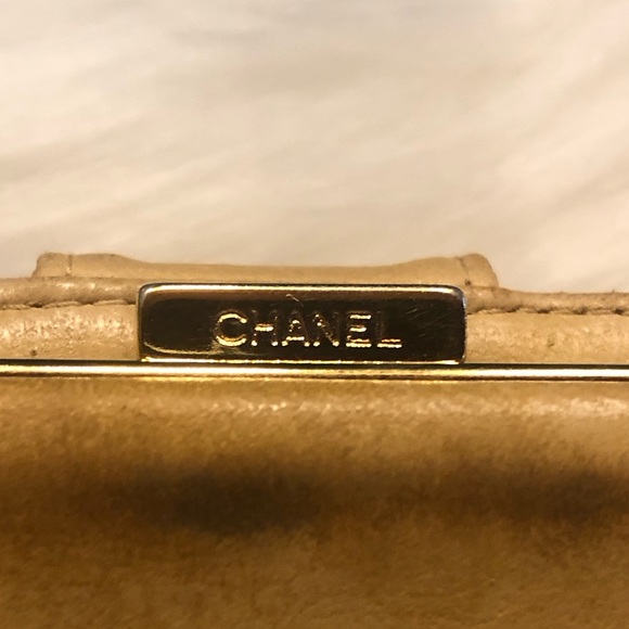 CHANEL CC Logo Caviar Skin Wallet - Picture 12 of 16